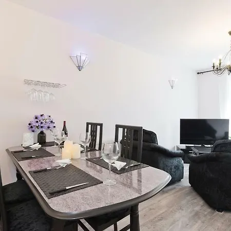 Elegant Modern 2 Bdrm Apt. Near Temple Bar ☘ Apartment