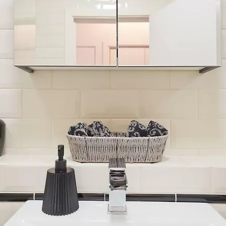 Elegant Modern 2 Bdrm Apt. Near Temple Bar ☘ Apartment Dublin